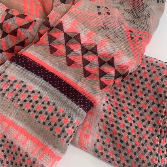 scraf - Picture 3 of 5